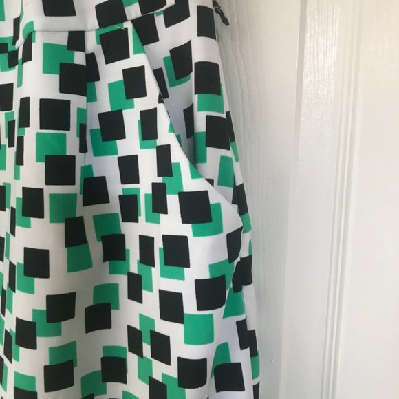 Green dress with pockets - Picture 3 of 3